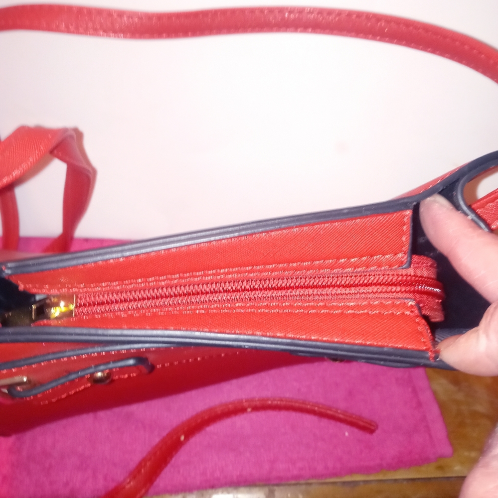 Small Red Bag - Picture 3 of 6